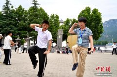 三位印尼华教人嵩山“文武”之行：找到了教育富矿